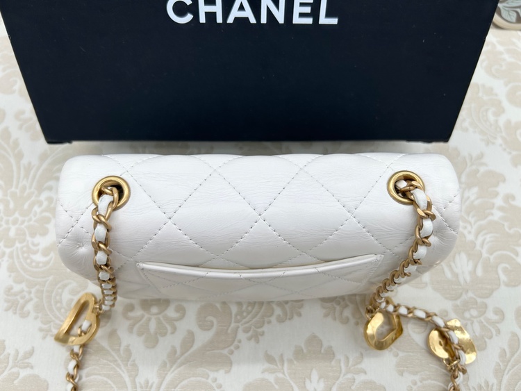 CHANEL ハートチャーム ミニマトラッセ ホワイト（ブランドバッグ）の商品画像 - 査定依頼日：2026年5月29日 - 最高査定価格：260,000円