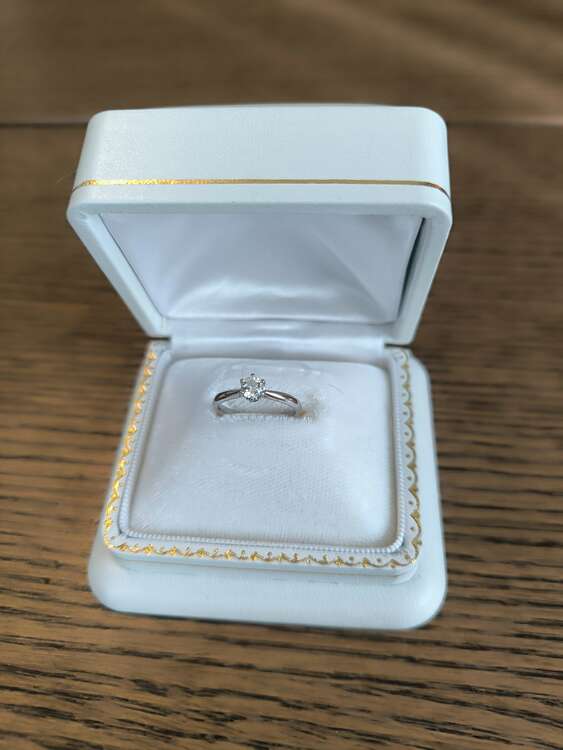 Pt900 ダイヤモンドリング Eカラー vvs2.トリプルEX（宝石）の商品画像 - 査定依頼日：2025年1月16日 - 最高査定価格：80,000円