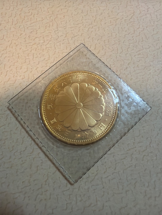 天皇御在位60年　10万円金貨（金・貴金属）の商品画像 - 査定依頼日：2026年10月22日 - 最高査定価格：350,000円