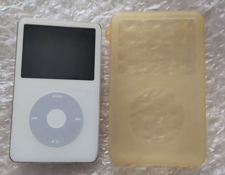 iPod classic 2006 5世代 (ホワイト/30GB) MA444J（オーディオ・スピーカー）の商品画像 - 査定依頼日：2023年9月2日 - 最高査定価格：3,000円