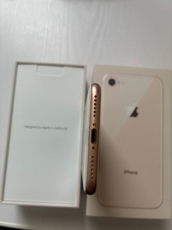 iPhone8 64GB docomo（スマホ）の商品画像 - 査定依頼日：2026年5月5日 - 最高査定価格：6,000円