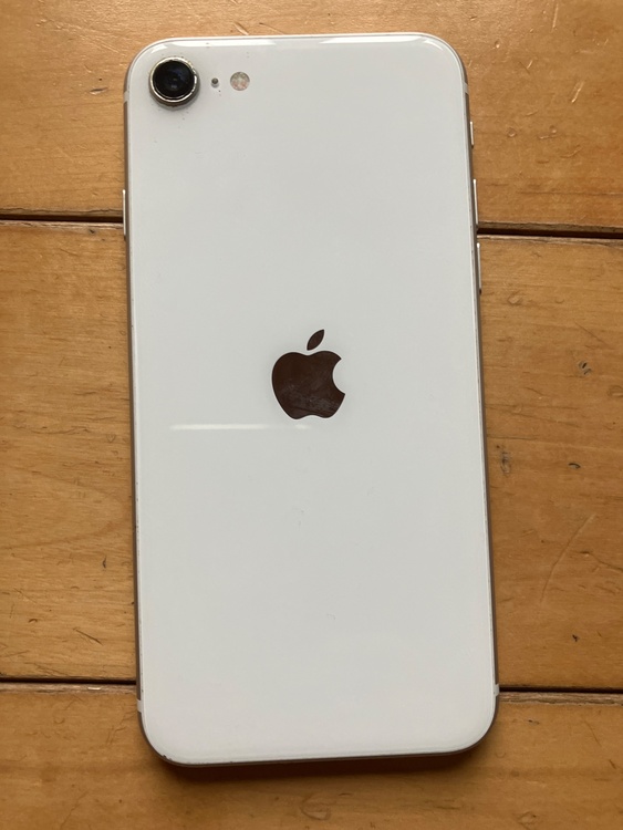 iPhone SE (第 2 世代) 128GB docomo（スマホ）の商品画像 - 査定依頼日：2026年4月4日 - 最高査定価格：6,000円