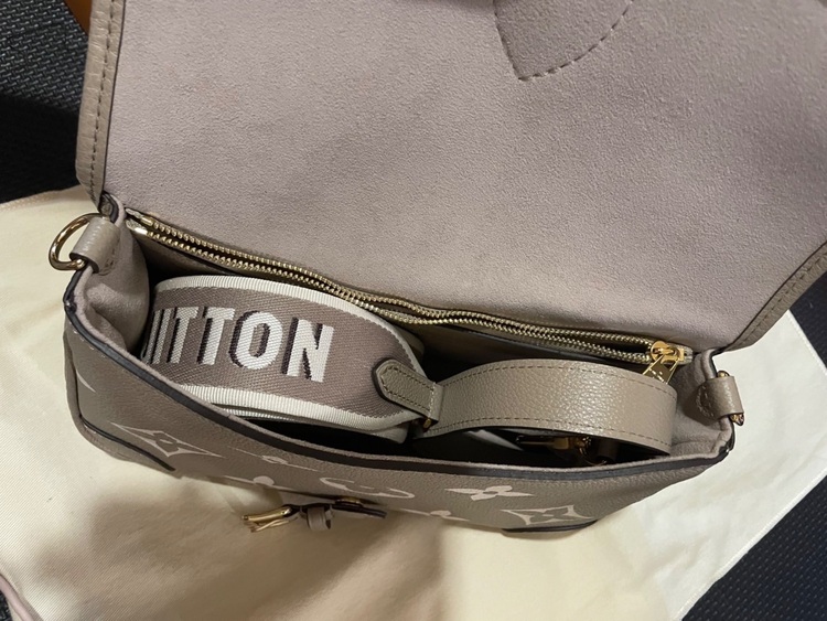 ディアヌ（ブランドバッグ）の商品画像 - 査定依頼日：2025年9月24日 - 最高査定価格：100,000円