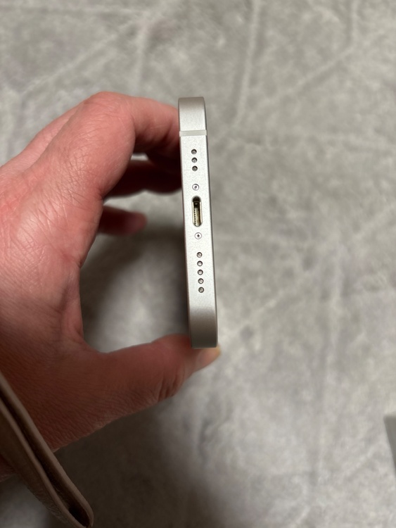 iPhone12（スマホ）の商品画像 - 査定依頼日：2026年3月6日 - 最高査定価格：24,000円