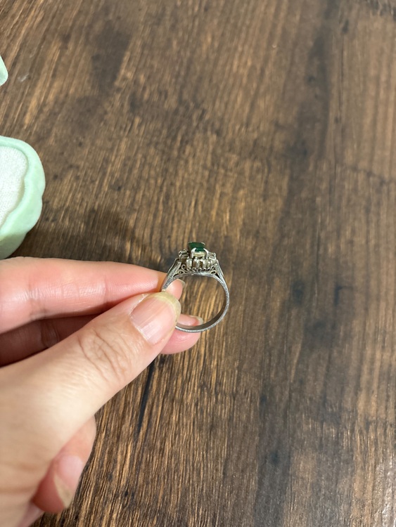 エメラルドリング（金・貴金属）の商品画像 - 査定依頼日：2025年11月3日 - 最高査定価格：240,000円