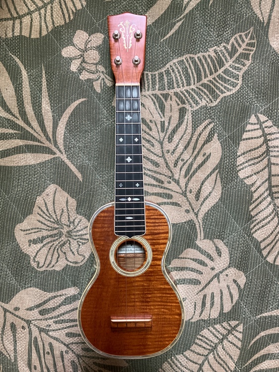 Kona Ukulele  model cs-5k  no.2105（ピアノ・楽器・PA機材）の商品画像 - 査定依頼日：2026年4月22日 - 最高査定価格：15,000円