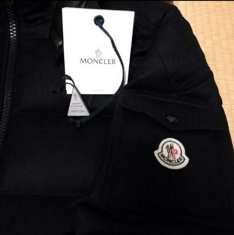 モンクレール　MONTGENEVER（古着・ファッション）の商品画像 - 査定依頼日：2025年3月21日 - 最高査定価格：35,000円