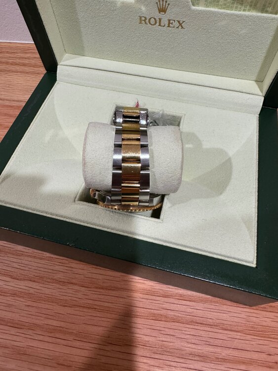 Rolex 16613LB M385465 Submariner Date YG（高級時計）の商品画像 - 査定依頼日：2024年11月18日 - 最高査定価格：1,650,000円