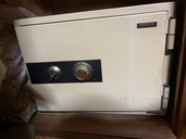 金庫 コクヨ（家具・寝具）の商品画像 - 査定依頼日：2025年10月30日 - 最高査定価格：2,000円