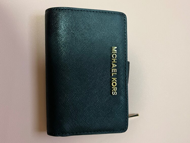 二つ折財布（ブランド財布・小物）の商品画像 - 査定依頼日：2025年3月31日 - 最高査定価格：1,000円