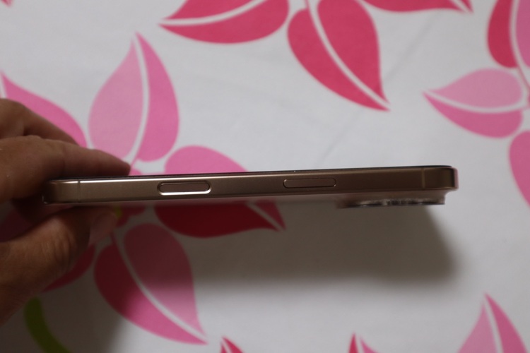 iPhone16Pro512ギガデザートチタニウム（スマホ）の商品画像 - 査定依頼日：2025年9月16日 - 最高査定価格：160,000円