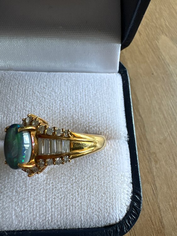 ブラックオパール（宝石）の商品画像 - 査定依頼日：2025年5月7日 - 最高査定価格：100,000円