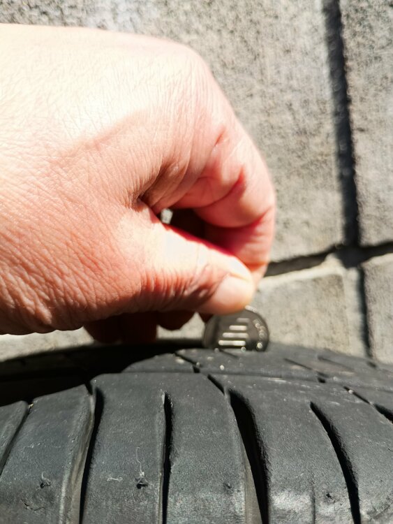 タイヤ＋アルミホイール（カー用品）の商品画像 - 査定依頼日：2026年4月8日 - 最高査定価格：10,000円