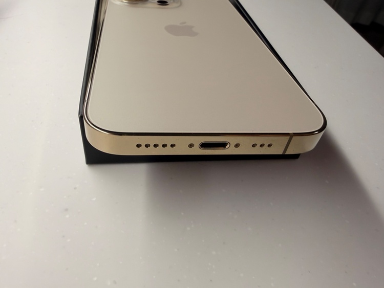 iPhone13 Pro 512GB Gold（スマホ）の商品画像 - 査定依頼日：2026年9月14日 - 最高査定価格：50,000円