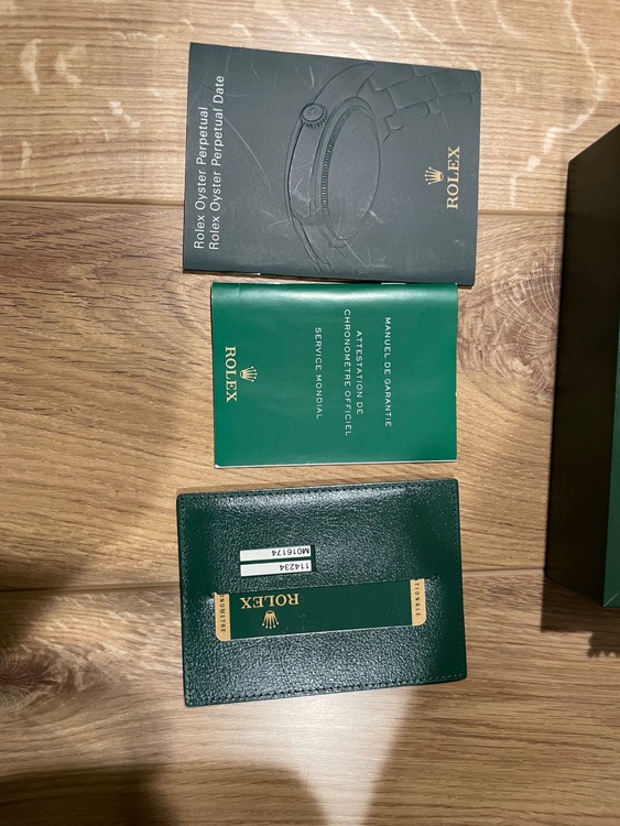 ロレックス エアキング 114234G（高級時計）の商品画像 - 査定依頼日：2025年10月27日 - 最高査定価格：900,000円