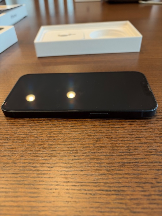iPhone iPhone 13 128GB au（スマホ）の商品画像 - 査定依頼日：2026年8月12日 - 最高査定価格：35,500円
