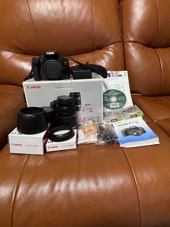 EOS kiss  X4 ダブルズームキット（カメラ）の商品画像 - 査定依頼日：2026年3月23日 - 最高査定価格：15,000円