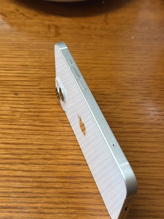 iPhone 13 256GB SIMフリー（スマホ）の商品画像 - 査定依頼日：2026年4月6日 - 最高査定価格：32,000円