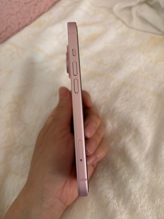 iPhone iPhone 15 128GB au（スマホ）の商品画像 - 査定依頼日：2026年6月1日 - 最高査定価格：70,000円