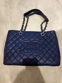 GSTトート　ネイビー　キャビアスキン（ブランドバッグ）の商品画像 - 査定依頼日：2026年3月5日 - 最高査定価格：240,000円