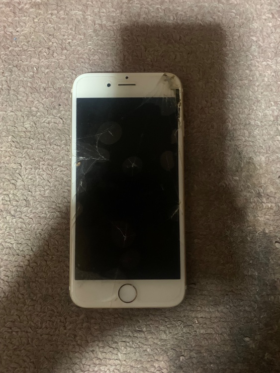 iPhone iPhone8 64GB Softbank（スマホ）の商品画像 - 査定依頼日：2026年7月26日 - 最高査定価格：2,000円