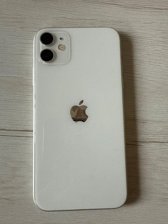 iPhone11 64GB Softbank（スマホ）の商品画像 - 査定依頼日：2026年5月15日 - 最高査定価格：15,000円