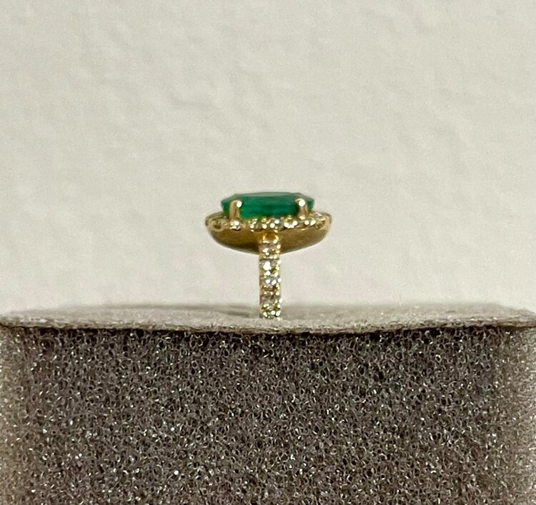 エメラルド ダイヤ取り巻きリング（金・貴金属）の商品画像 - 査定依頼日：2025年2月24日 - 最高査定価格：40,000円