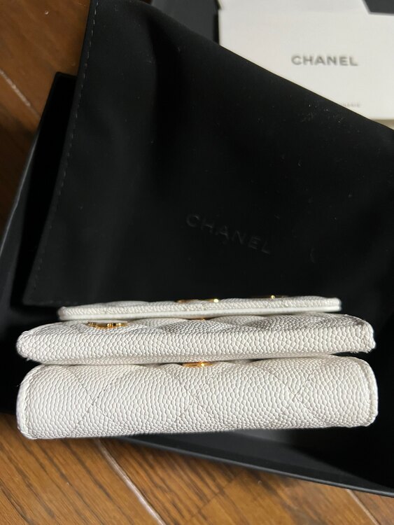 三つ折り財布　キャビアスキン（ブランド財布・小物）の商品画像 - 査定依頼日：2025年5月26日 - 最高査定価格：80,000円