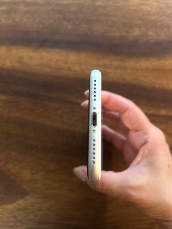 A2296（スマホ）の商品画像 - 査定依頼日：2025年8月22日 - 最高査定価格：12,000円