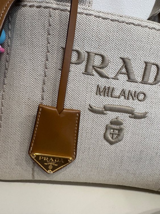 1BG464_2CX9_F0018_V_8OM（ブランドバッグ）の商品画像 - 査定依頼日：2026年3月19日 - 最高査定価格：105,000円