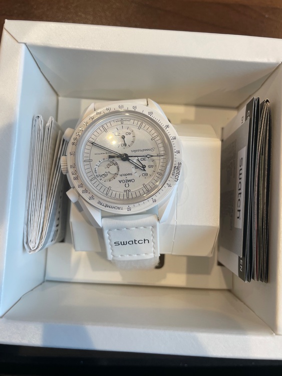 スウォッチ × オメガ スヌーピー ホワイト（高級時計）の商品画像 - 査定依頼日：2025年11月13日 - 最高査定価格：22,000円