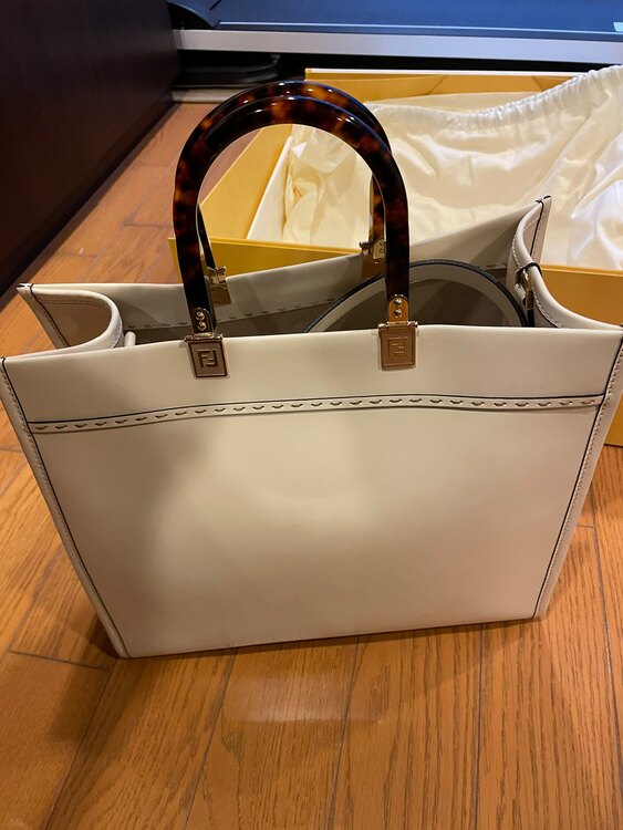 フェンディ  （ブランドバッグ）の商品画像 - 査定依頼日：2025年2月15日 - 最高査定価格：200,000円