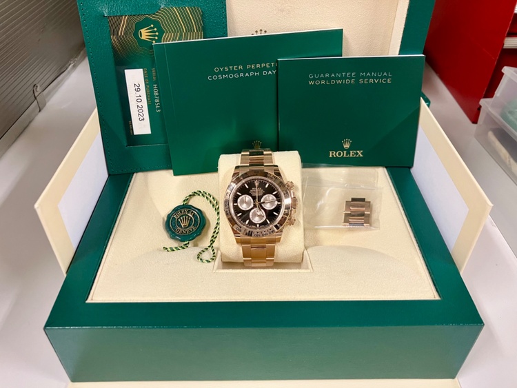 ロレックス デイトナ 12650（高級時計）の商品画像 - 査定依頼日：2026年1月9日 - 最高査定価格：9,100,000円