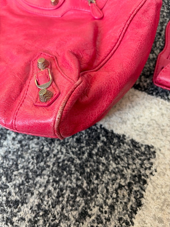 バレンシアガ  （ブランドバッグ）の商品画像 - 査定依頼日：2026年2月5日 - 最高査定価格：80,000円