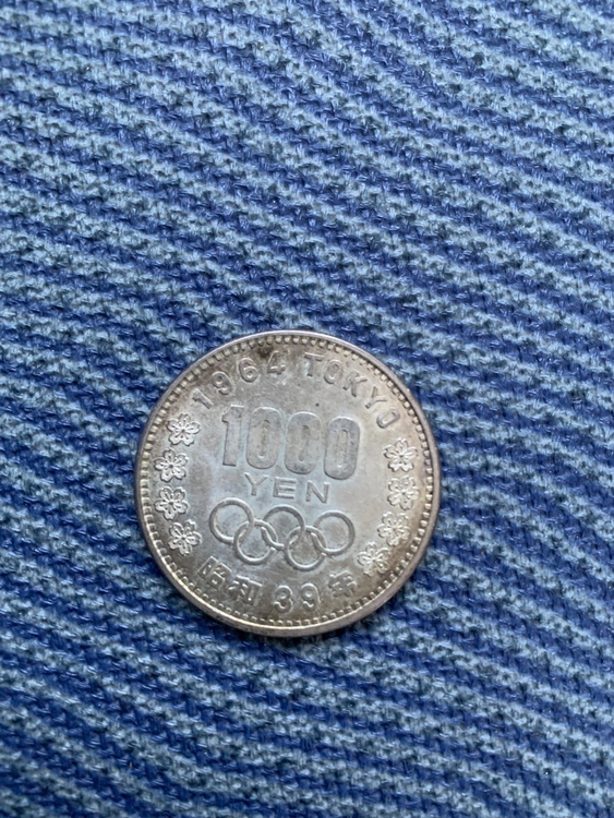 1964年東京オリンピック1000円硬貨（金・貴金属）の商品画像 - 査定依頼日：2026年10月13日 - 最高査定価格：3,000円