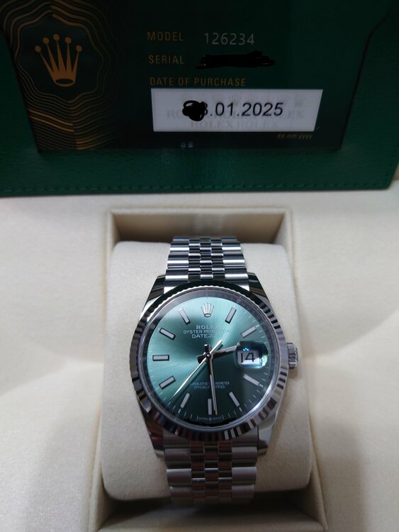 ロレックス デイトジャスト 126234（高級時計）の商品画像 - 査定依頼日：2025年12月8日 - 最高査定価格：2,400,000円