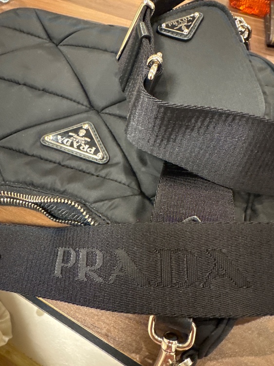 PRADA人気ポシェット付きバッグ（ブランドバッグ）の商品画像 - 査定依頼日：2026年8月2日 - 最高査定価格：190,000円