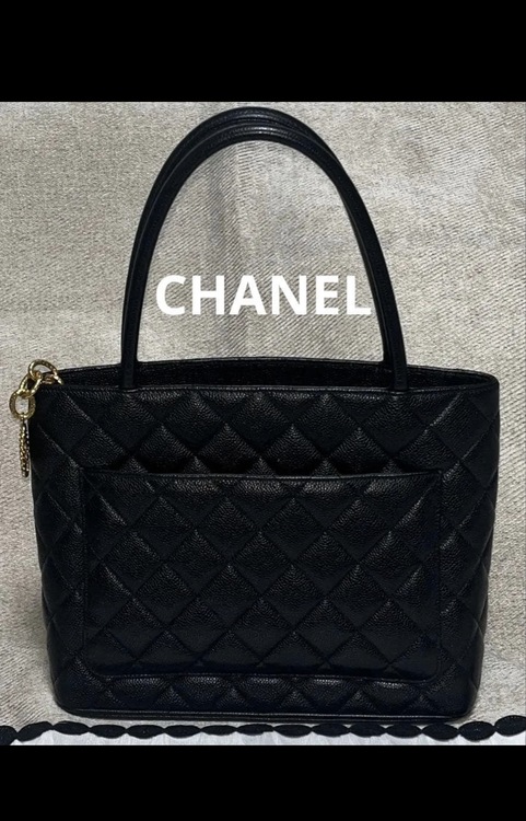 CHANEL 復刻トート　マトラッセ　ブラック　キャビア　バッグ　ハンドル自立（ブランドバッグ）の商品画像 - 査定依頼日：2026年4月10日 - 最高査定価格：220,000円