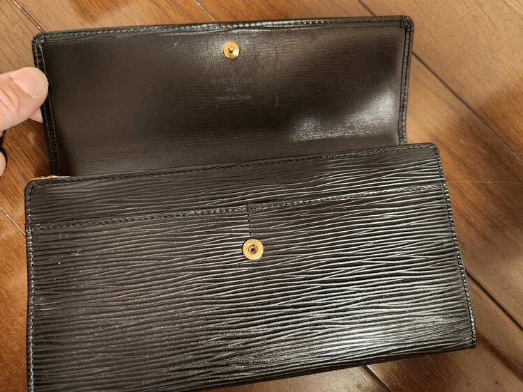エピ　黒（ブランド財布・小物）の商品画像 - 査定依頼日：2025年5月28日 - 最高査定価格：6,000円