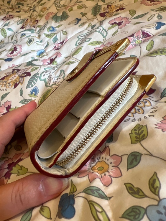 財布（ブランド財布・小物）の商品画像 - 査定依頼日：2026年5月22日 - 最高査定価格：4,000円