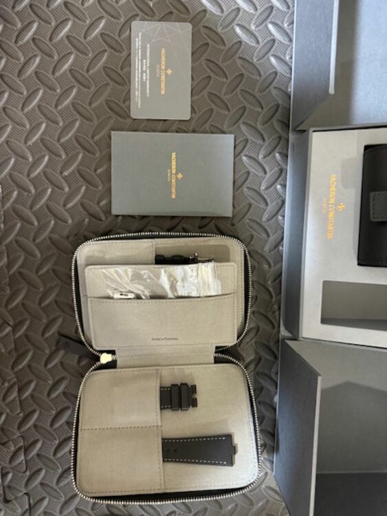 ヴァシュロン コンスタンタン オーヴァーシーズ （高級時計）の商品画像 - 査定依頼日：2025年6月3日 - 最高査定価格：3,200,000円