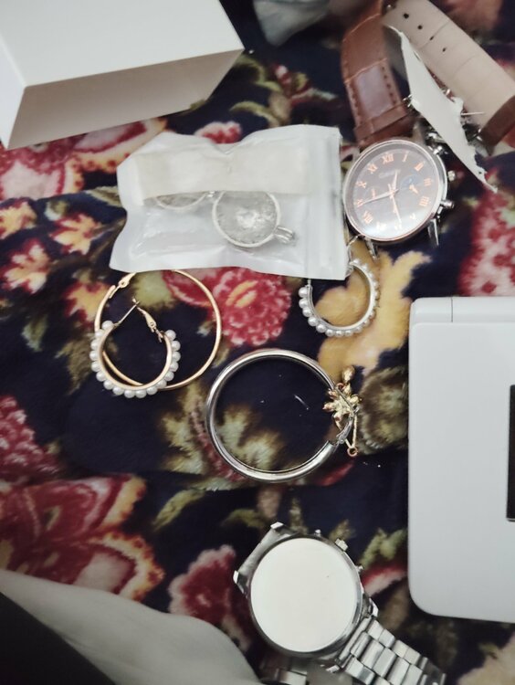 シャープshv44（スマホ）の商品画像 - 査定依頼日：2026年3月8日 - 最高査定価格：100,000円