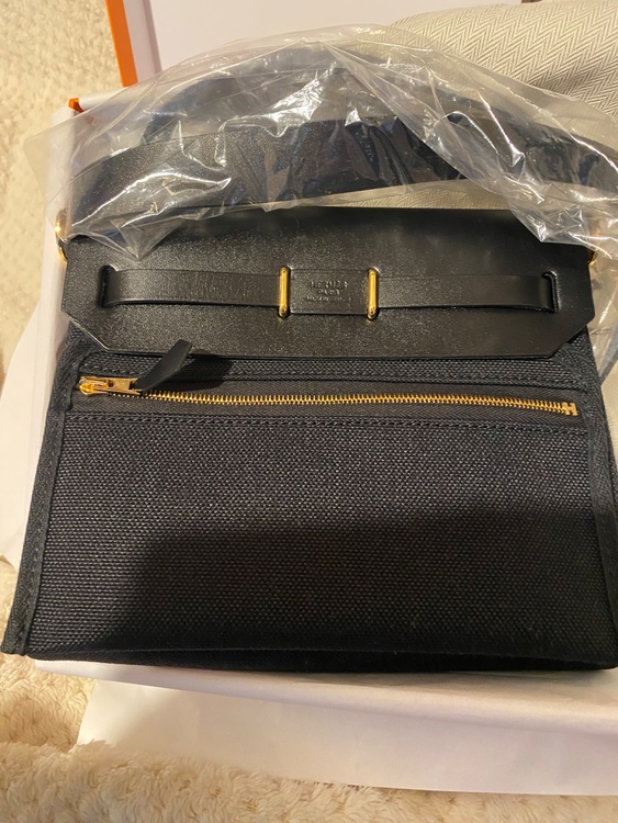 エールバッグジップ 20 ルトゥルネ、黒 H086430CCAA（ブランドバッグ）の商品画像 - 査定依頼日：2026年3月20日 - 最高査定価格：530,000円