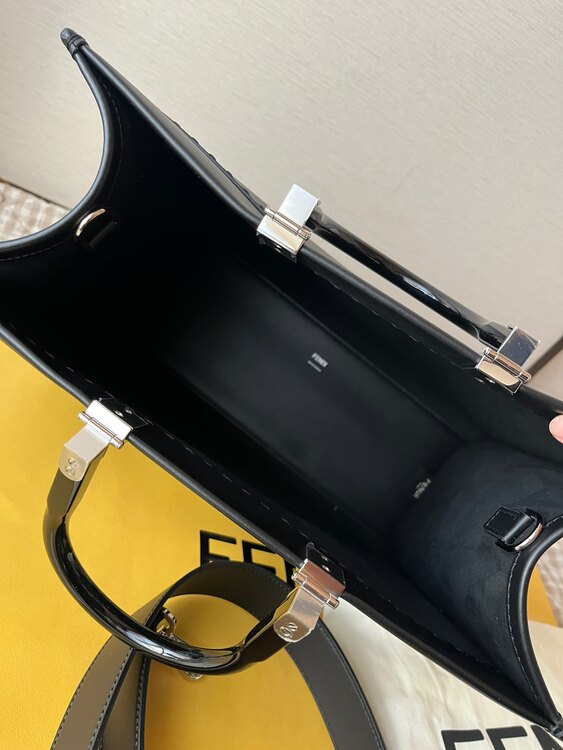 サンシャイン（ブランドバッグ）の商品画像 - 査定依頼日：2024年12月15日 - 最高査定価格：150,000円