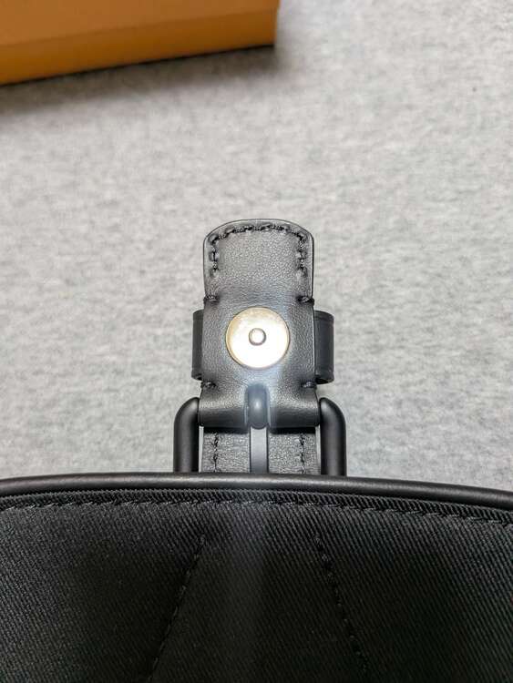 モノグラム エクリプス アルファ ウエアラブルウォレット（ブランドバッグ）の商品画像 - 査定依頼日：2025年4月25日 - 最高査定価格：260,000円