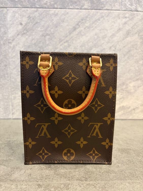 プティットサックプラ（ブランドバッグ）の商品画像 - 査定依頼日：2025年11月11日 - 最高査定価格：143,000円