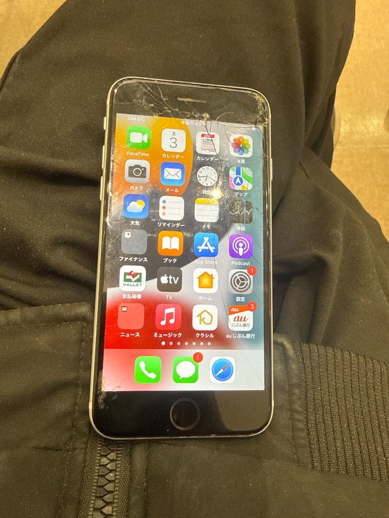 iPhone SE (第 2 世代) 64GB au（スマホ）の商品画像 - 査定依頼日：2026年3月8日 - 最高査定価格：3,000円