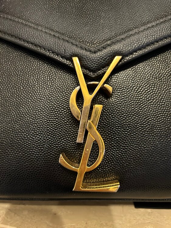 カサンドラトップハンドル (ミニ/グレイン・ド・プードルエン ボスレザー)（ブランドバッグ）の商品画像 - 査定依頼日：2025年5月22日 - 最高査定価格：80,000円