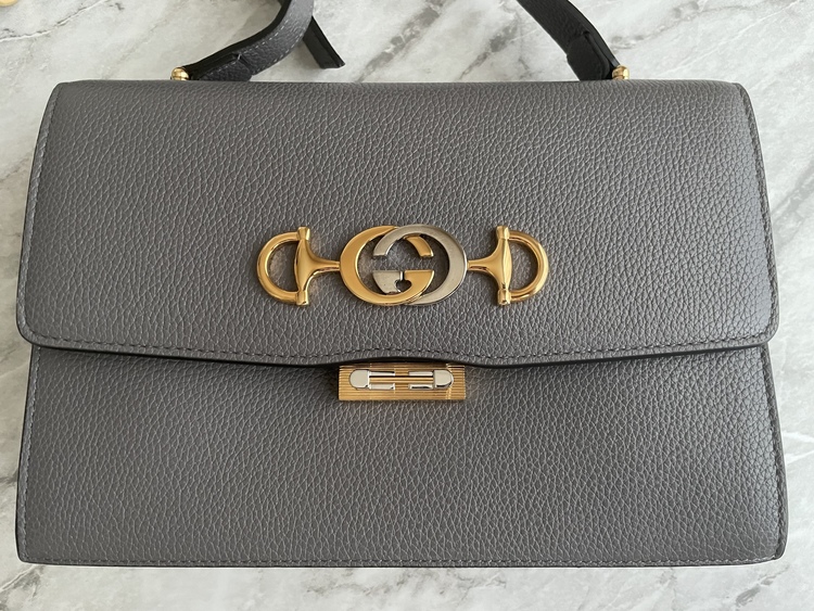 ズゥミ　ショルダーバッグ（ブランドバッグ）の商品画像 - 査定依頼日：2021年10月20日 - 最高査定価格：140,000円