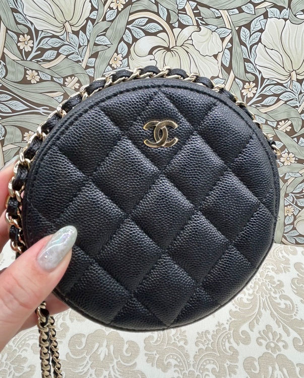 ラウンド型キャビアスキンチェーンショルダー（ブランドバッグ）の商品画像 - 査定依頼日：2026年2月20日 - 最高査定価格：220,000円